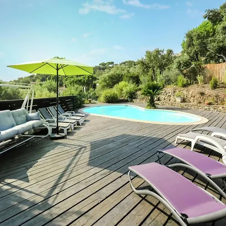 Hébergement de vacances Luxurious Holiday In Maxime With Jacuzzi *