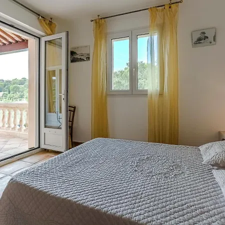 Hébergement de vacances Luxurious Holiday In Maxime With Jacuzzi Sainte-Maxime