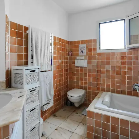 Nyaraló Luxurious Holiday In Maxime With Jacuzzi