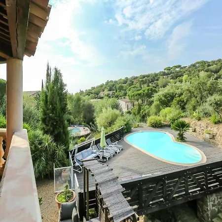 Hébergement de vacances Luxurious Holiday In Maxime With Jacuzzi